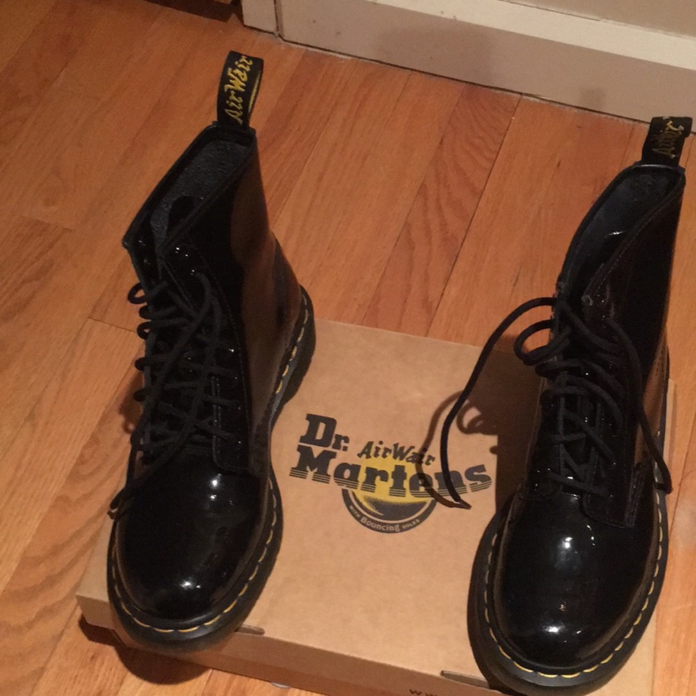 Size 7 Dr.martens black noir patent lamper shoes